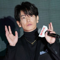 「もぐもぐ可愛い」佐藤健、自然体な笑顔がこぼれるお食事SHOTに反響「最高です」