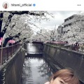 hitomi、子供たちとのお花見SHOTに反響「素敵な写真」「とっても楽しそう」