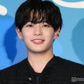 當真あみから四つ葉のクローバーの栞をもらったので、お返しでサプライズをしたが「特に深い意味はなかった」と言われた長尾謙杜（C）モデルプレス