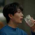 岡田将生／キリンビール　杜の香ジンソーダ　「だって、おいしいジンを使ってるから。」篇（提供写真）