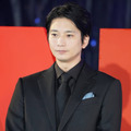 向井理『パリピ孔明』“重量級”豪華衣装の苦労を明かす「すごいことになってる」
