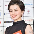 黒髪のホラン千秋（C）モデルプレス