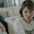 宮沢氷魚、吉高由里子／新TVCM「リッチクリーンTeeは、まちがいない服。海の見える部屋篇」より（提供写真）