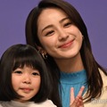 倉田瑛茉にメロメロの平祐奈（C）モデルプレス