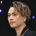 「ほんま男前」ØMI、Tシャツ×サングラスの夏先取りコーデに反響「めちゃカッコイイ」 画像
