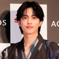 志尊淳、オフ感のある夜道での振り向きSHOTに「イケメンすぎない？？」「今日も眼福」の声 画像