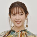 舟山久美子（くみっきー）、家族写真公開 モルディブでの誕生日祝いの様子に「ロマンチックで絵になる」「豪華すぎる」と反響 画像