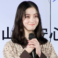 橋本環奈、ヘリコプター内で笑顔を見せた番組オフショットに反響「ビジュアル最高」「かわいいの天才」 画像