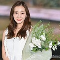 板野友美、ほっそり二の腕輝くオールホワイトコーデで登場【GirlsAward 2025SS】 画像