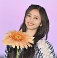 乃木坂46井上和、二の腕透ける夏ワンピ姿 可憐オーラ放つ【GirlsAward 2025SS】 画像