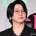 淡い眉色の大森元貴（C）モデルプレス