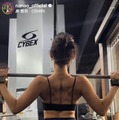 菜々緒、美背中披露のトレーニング姿に絶賛の声「カッコ良すぎ」「フォームも完璧」 画像