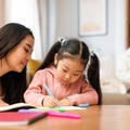 「誰が本当の敵かがわからない」小学校受験名門幼稚園に転園したワーママが思いがけず巻き込まれた「恐怖の卒アル委員トラブル」 画像
