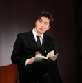 田中圭、主演舞台開幕「陽気な幽霊」初日レポート＆写真公開 画像