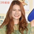 スザンヌ、息子の顔出しショット公開「行動までイケメン」「美形親子」と反響 画像