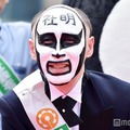 鉄拳、53歳誕生日に幼少期の顔出しショット公開「めちゃくちゃかわいい」「今との比較面白すぎる」と反響 画像