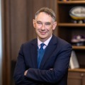 Tony Darby 校長