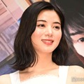 池田エライザ、スタイル際立つ白ワンピ姿で登場 高校生役は「ほぼすっぴん」【リライト】 画像