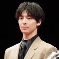 “ホークスファン”高杉真宙、始球式SHOTに「ビジュ良すぎ」「ユニフォーム似合ってます」の声 画像