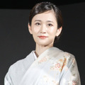 前田敦子、“幸せ空間”『人事の人見』共演者らとの笑顔オフSHOTに反響「いい現場ですね」「楽しそう」