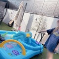 辻希美、連日“おうちプール”を満喫！三男の水遊びSHOTを公開「お風呂 入って 早々ご飯です」 画像