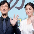 堺雅人＆井川遥、子どもを送ってから撮影へ「冬なのに汗だくで」【平場の月】 画像