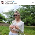 山田優、ほっそりお腹チラ見せの爽やかホワイトコーデSHOTを公開 画像