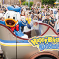 ドナルドのバースデーをパレードルートで一緒にお祝い！ 「ドナルドのバースデーグリーティング」お披露目