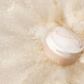 ローラ メルシエ、「ウルトラブラー」のパウダーがビッグサイズ＆現品サイズのパフとセットになって限定発売！ 画像
