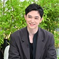 吉沢亮、大親友がサプライズ登場＆“衝撃の恋愛事情”明らかに 山崎賢人＆北村匠海から素顔も語られる 画像