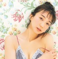 芹那、白肌輝くランジェリー姿 抜群スタイル披露 画像