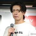 野田クリスタルら“マッチョ芸人”8人集結 結婚に車購入…クリスタルジムで生活に変化 画像