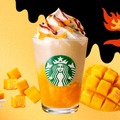 スタバ初の“辛いフラペ”「ホットハニー オリエンタル マンゴー & ティー フラペチーノ」ビリッと刺激的な新体験 画像