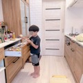 辻希美、子育てあるある？三男の“イタズラ”SHOT公開「お手伝いという名の…」 画像