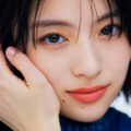 出口夏希、透明感たっぷりの美肌に釘付け！ヘルシー肌見せで涼やかな夏の装いを披露 画像