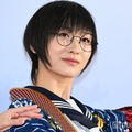 メガネ姿のSUZUKA（C）モデルプレス