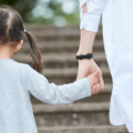 祖父母が大好きな5歳の孫。帰る時間になると…孫の反応に「思わず笑顔」「幸せなことだなぁ」 画像