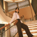 のん、シックに決めたシャツ×ワイドパンツコーデに反響「ほっそい美しいスタイル」「カッコいい」