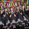日向坂46、美肌輝くブラックドレスで雰囲気ガラリ ミセス主催イベントに登場【Mrs. GREEN APPLE presents「CEREMONY」】 画像
