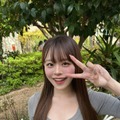 YouTuberになに、“OL風”ミニスカコーデで美脚スラリ「スタイル抜群」「色白で綺麗」と絶賛の声 画像