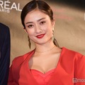 谷まりあ、美脚輝くゴルフウェア姿「眩しい」「オシャレな着こなし」の声 画像
