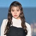 鈴木ゆうか、美背中披露のオフショルコーデ ユニバショットに「可愛すぎる」「カチューシャと合ってる」の声 画像