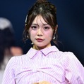 CUTIE STREET古澤里紗、ビッグリボンがお似合い 爽やかピンクシャツ着こなす【オキコレ2025】 画像