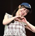 かとゆり、結婚発表後初ランウェイ ハートポーズで幸せオーラ放つ【オキコレ2025】 画像