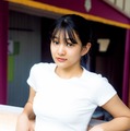 “グラビア界の次世代スター”虹咲カリナ、美ウエストちらり「ヤンマガ」初登場 画像