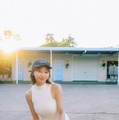 日向坂46富田鈴花、美ボディライン際立つニットワンピ姿 1st写真集新規カット2枚解禁 画像