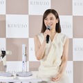 【北川景子】実はくせ毛だった!?「梅雨の時期はふわっと広がる」お悩み髪を完璧美ストレートヘアに導く愛用品と「たった２つのプロセス」とは？ 画像