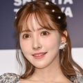 三上悠亜、ビキニ姿で豊満バスト披露 ハワイでのプールショットに「破壊力すごい」「セクシー」の声 画像