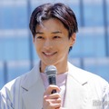 松本怜生、女装ショットに反響続々「美人すぎる」「別人級」 画像