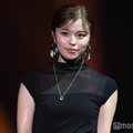 おさき、ホルターネックで素肌見せ 優雅なモーニングショットに「肌綺麗すぎ」「お姫様みたい」の声 画像